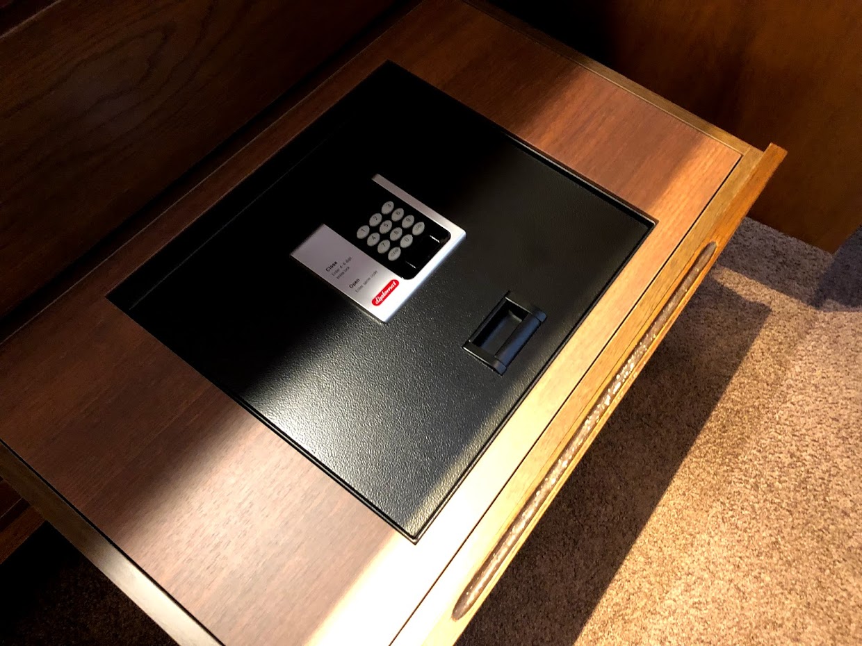 ホテルひらまつ熱海　チェスト　セーフティーボックス