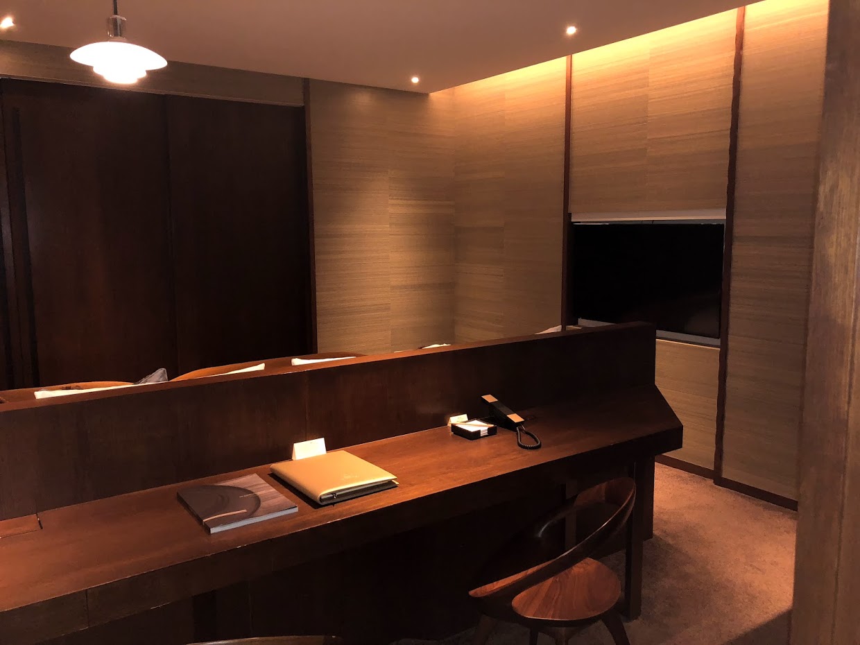 ホテルひらまつ熱海　デスク1