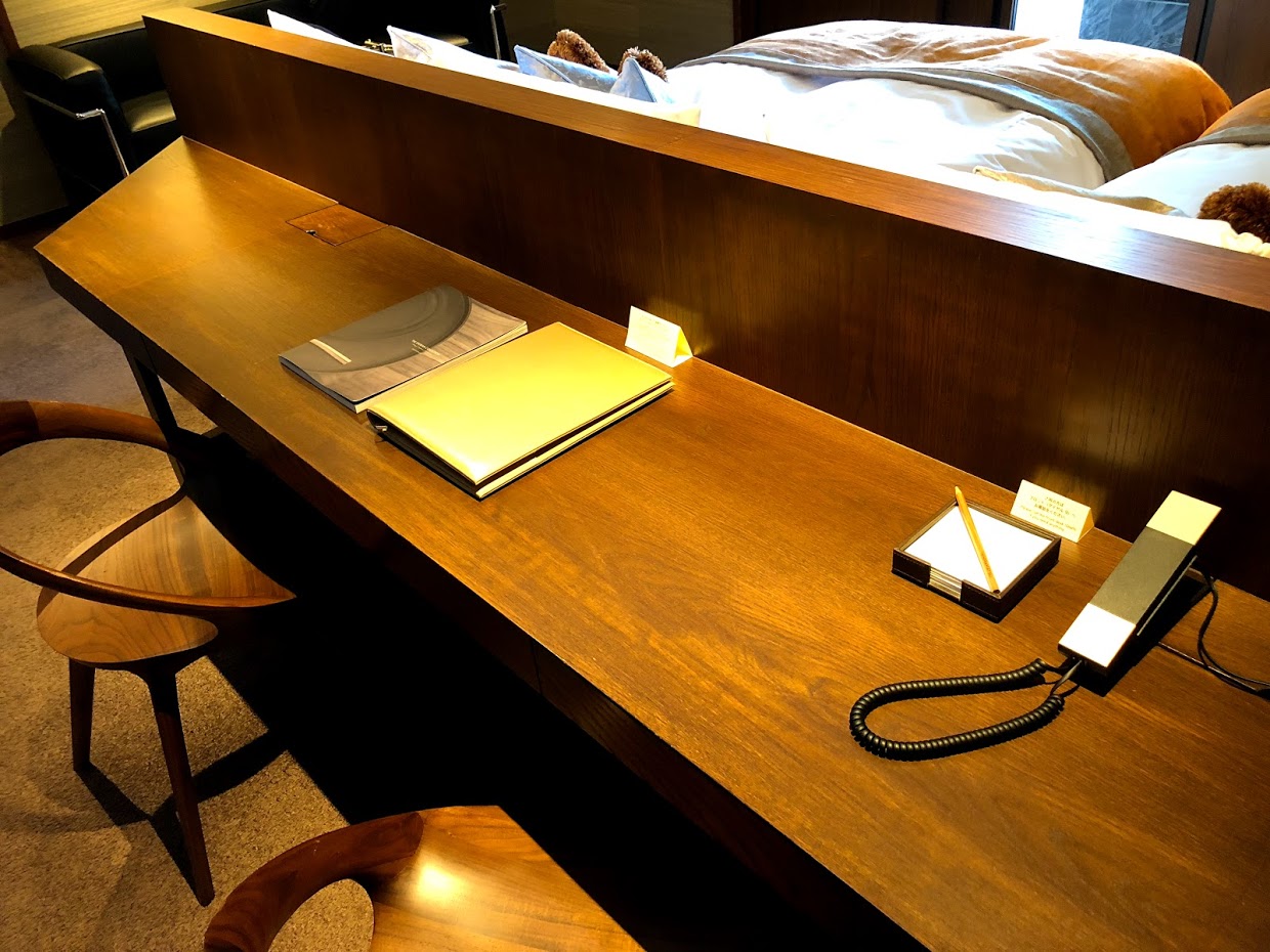 ホテルひらまつ熱海　デスク2