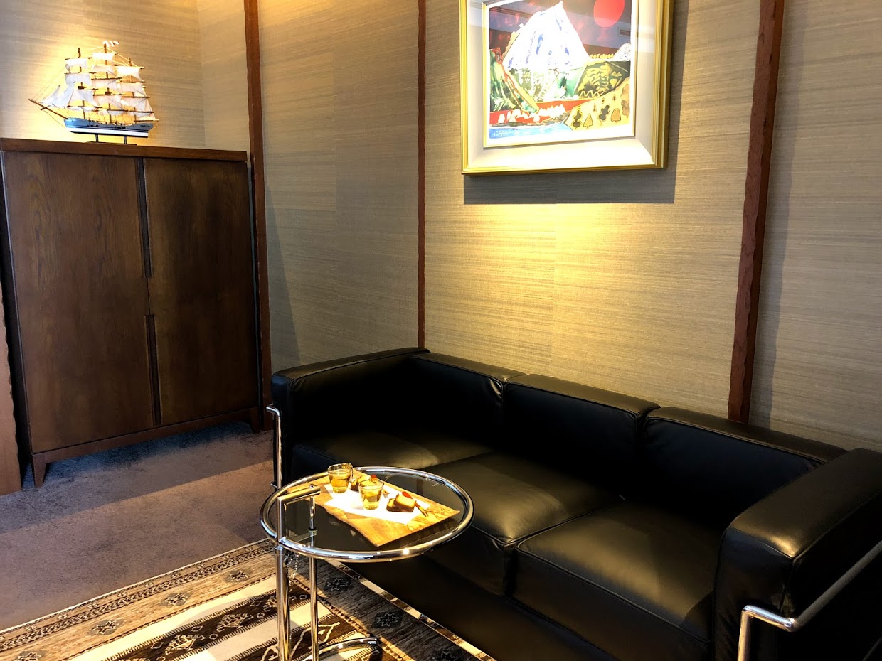 ホテルひらまつ熱海　ソファ