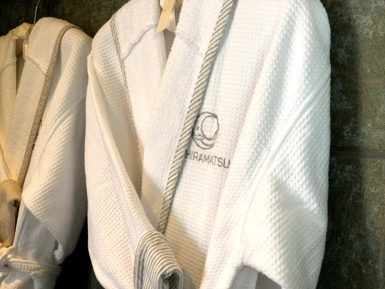 ホテルひらまつ熱海　バスローブ2