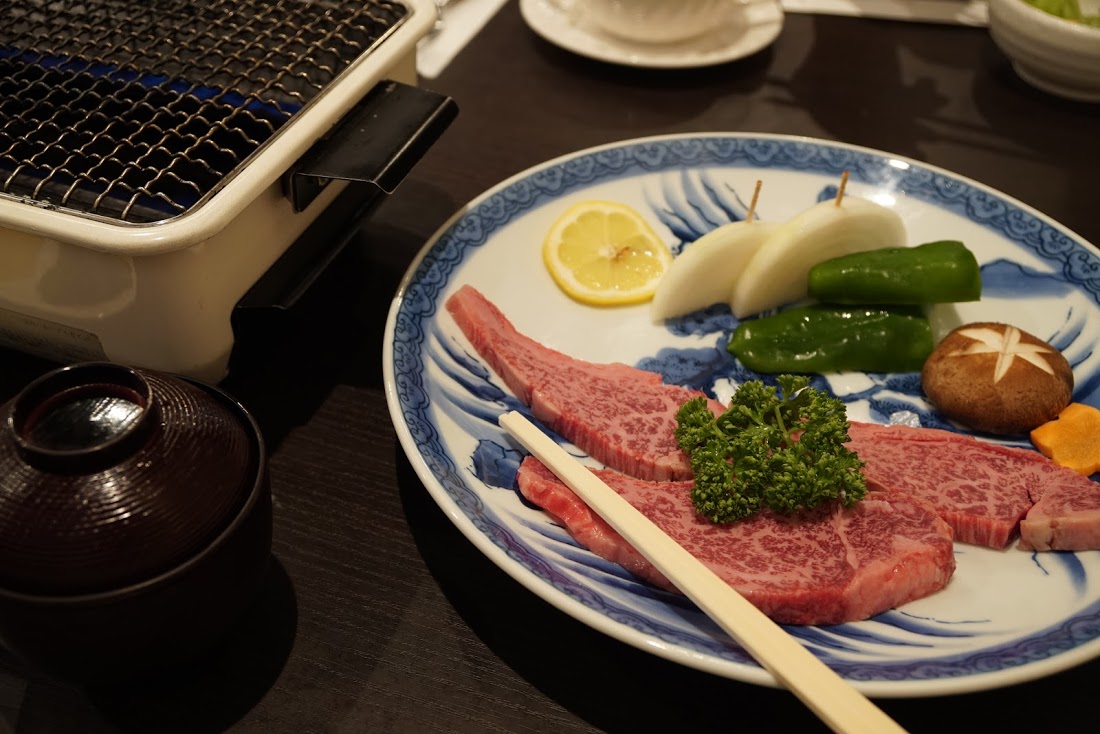 松阪市で松阪牛　まるよし　網焼きお肉