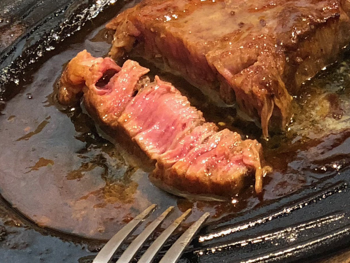 松阪市で松阪牛　まるよし　ステーキ　断面