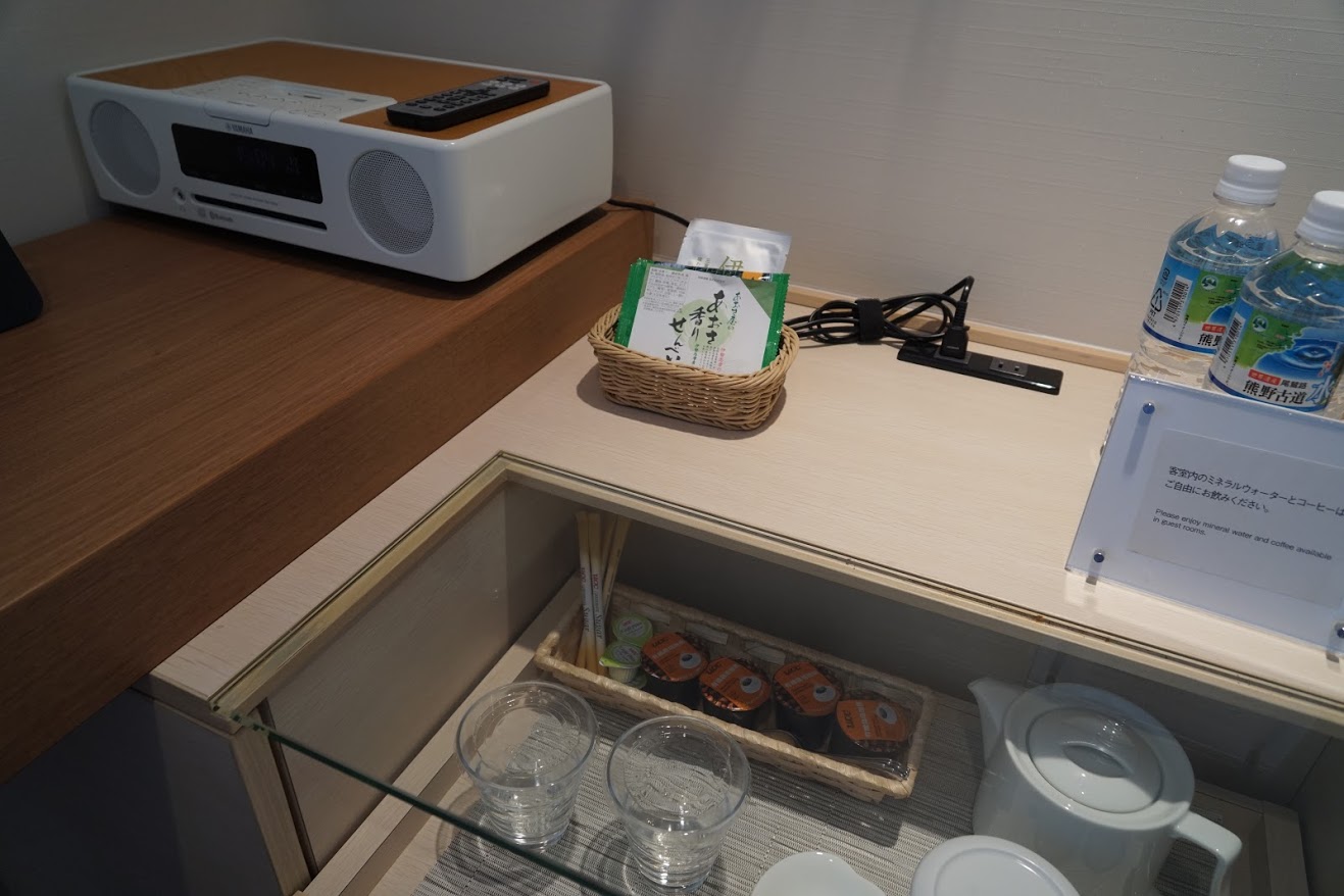 NEMU　RESORTでグランピングディナー! ペットボトル、お茶、お菓子セット　ヤマハのオーディオプレイヤー!