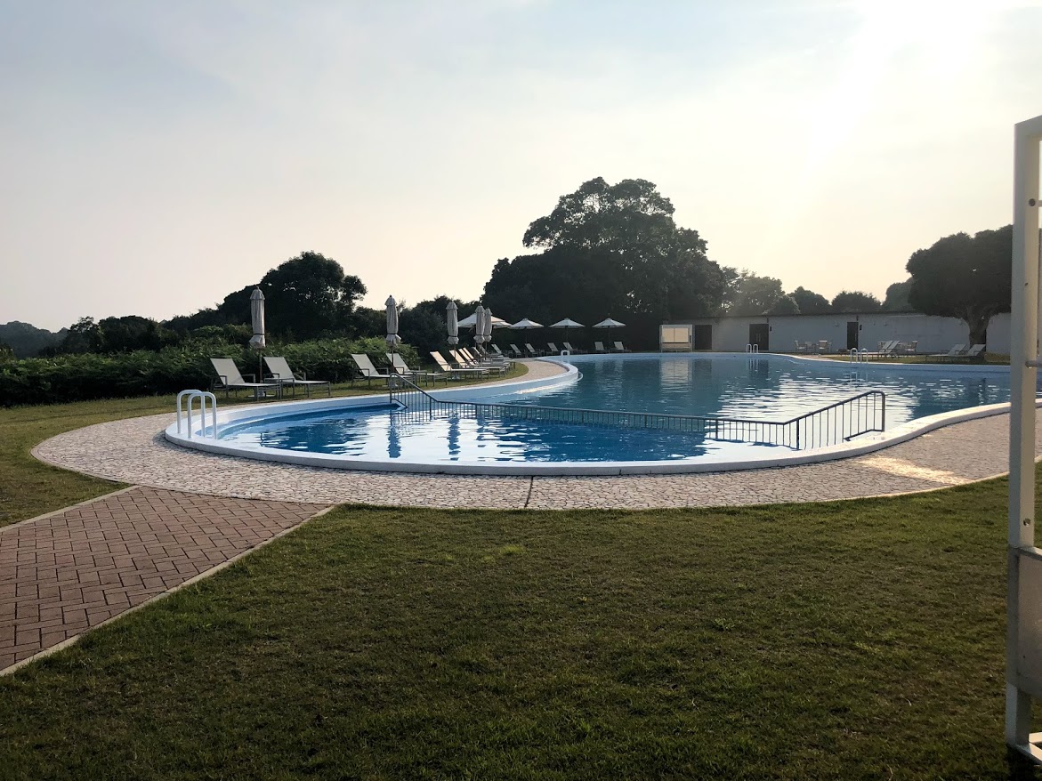 NEMU RESORT プール　焚火カフェもあります