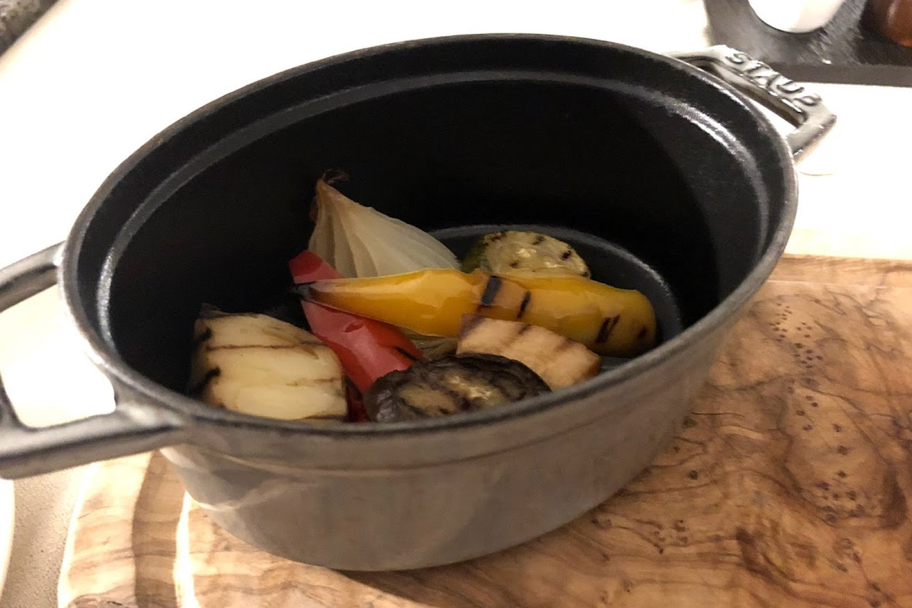 NEMU RESORT グランピングディナー　ペストリーデザート　調理