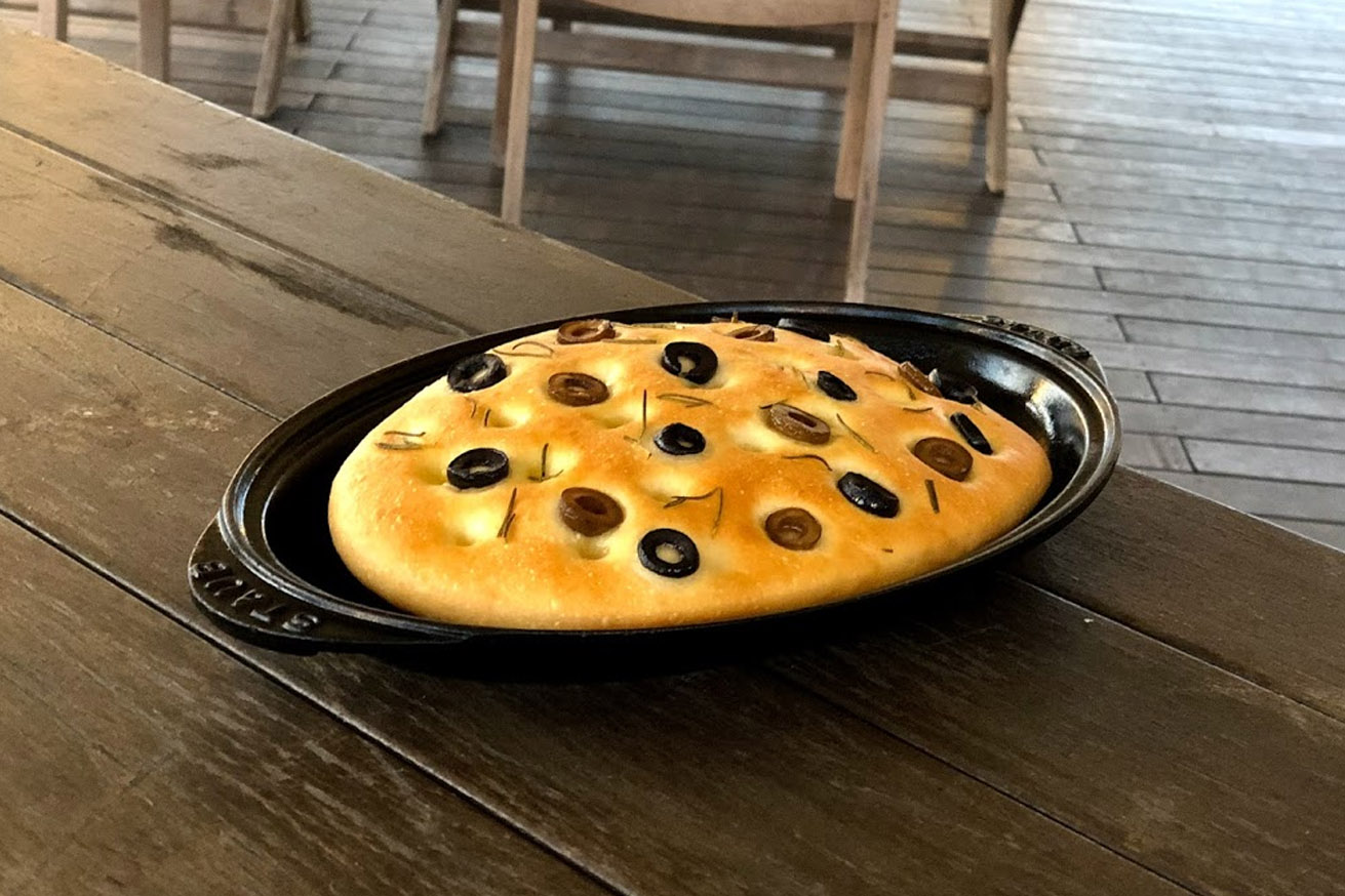 NEMU RESORT グランピングディナー　パンを焼いてくれます