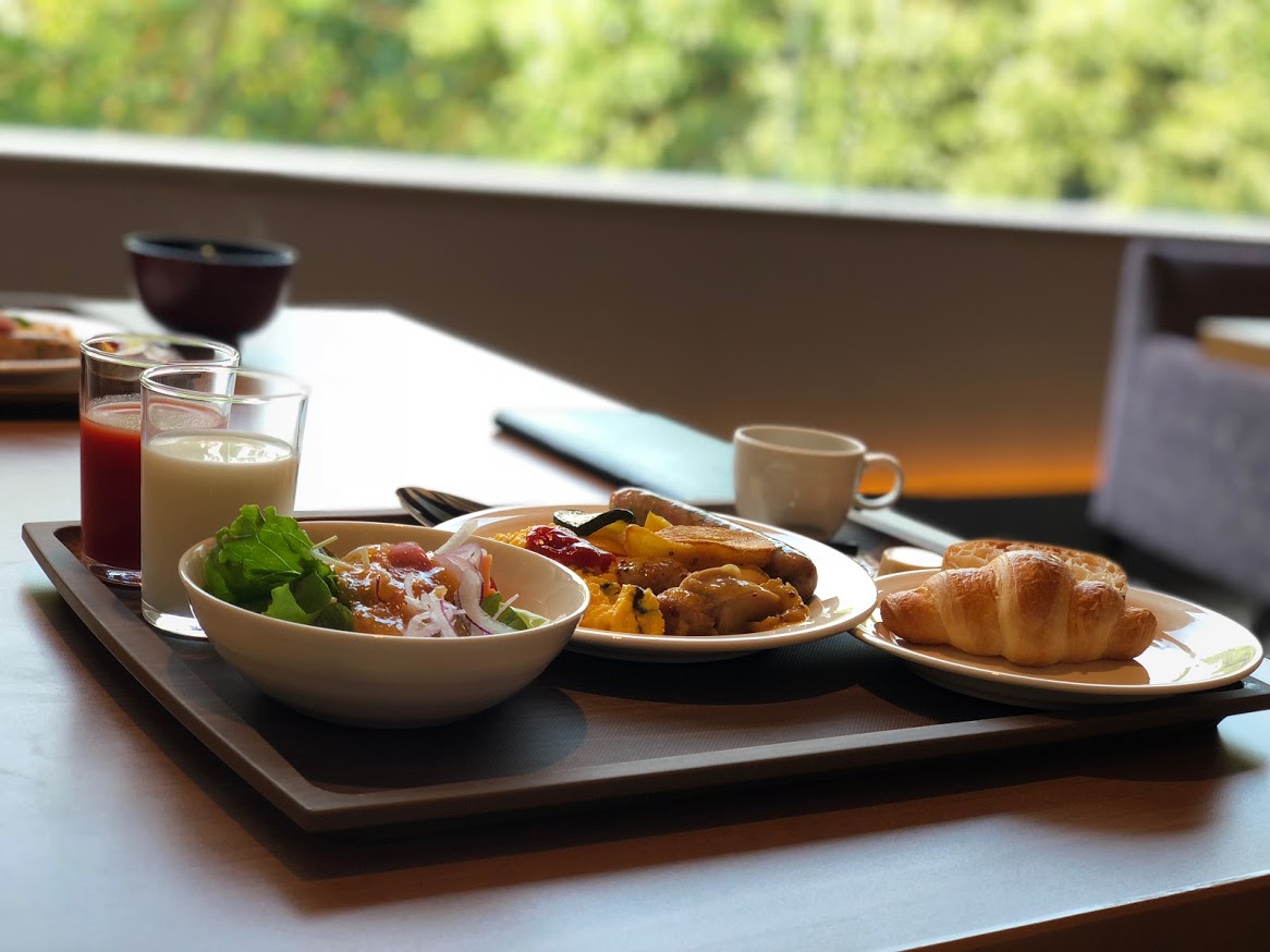 NEMU RESORT 朝食　窓の景色が美しい