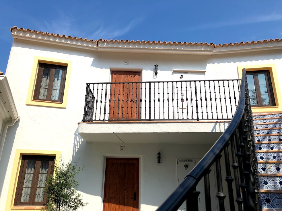 志摩地中海村　部屋　外観　下から