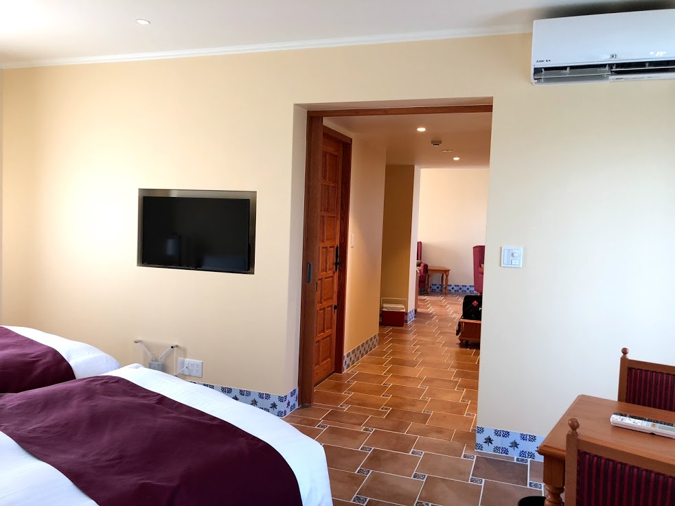 志摩地中海村　部屋　寝室　テレビ