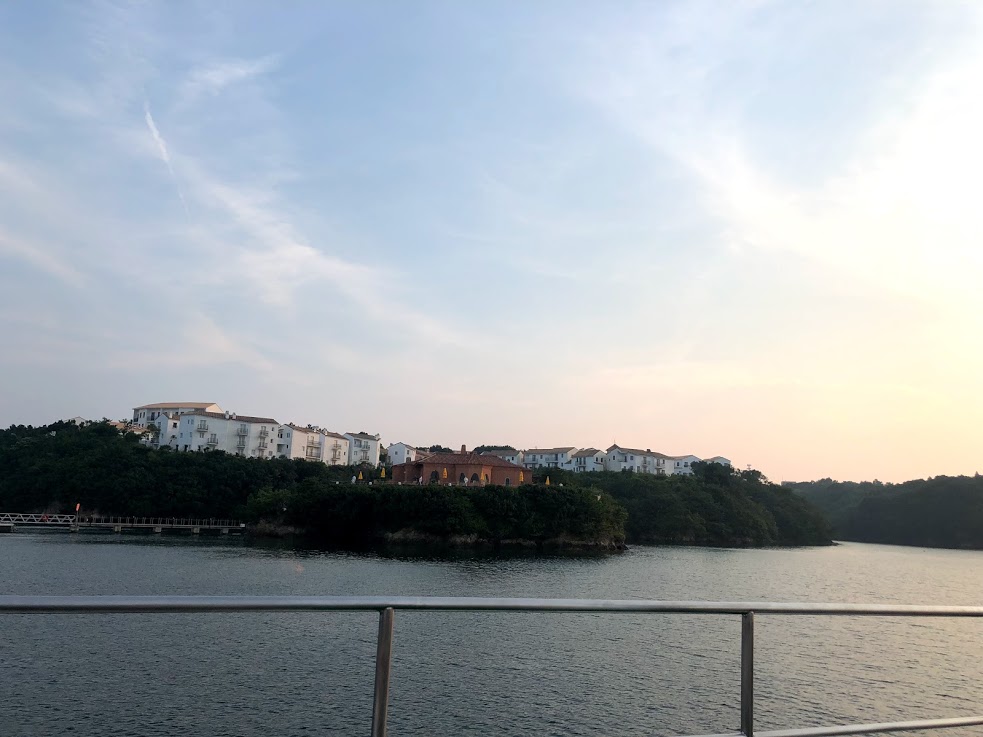 志摩地中海村　サンセットクルージング　船から見た地中海村