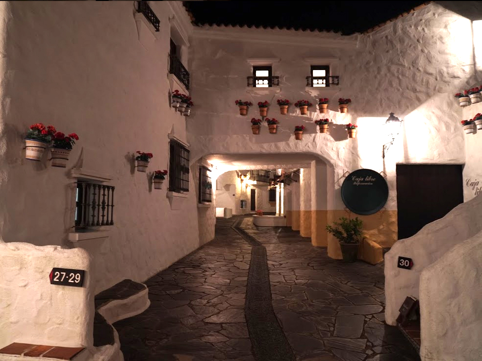 志摩地中海村　夜　まちなみ