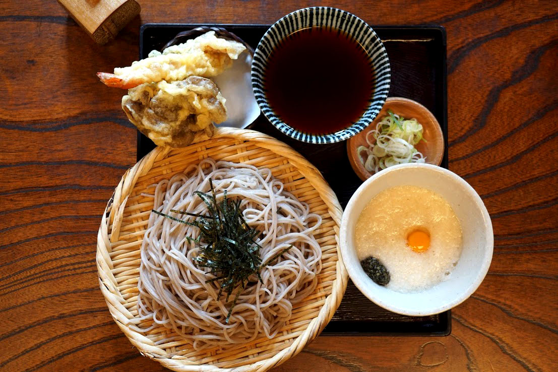 高尾山口のお蕎麦屋さん高橋家 天婦羅せいろと月見芋