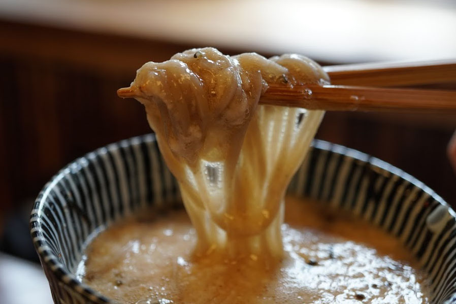 高尾山口のお蕎麦屋さん高橋家 とろとろです。